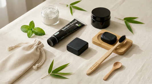 Photographie Ecosense pour l'article « Dentifrice Solide Maison : Recette Facile au Charbon Actif » — scène photoréaliste illustrant dentifrice solide maison, recette dentifrice charbon actif, dentifrice naturel zéro déchet, fabriquer dentifrice mais