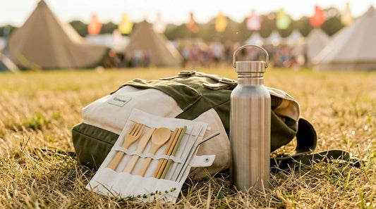 Photographie Ecosense pour l'article « Festival Éco-Friendly : Survivre aux Concerts Sans Déchet » — scène photoréaliste illustrant festival éco-friendly, festival sans déchet, concert zéro déchet, idées mode de vie zéro déchet, kit festivalier réuti