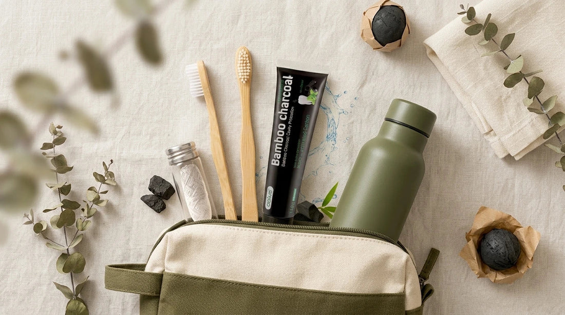 Photographie Ecosense pour l'article « Trousse de Toilette Éco : les Produits d'Hygiène Durables Indispensables pour l'Été » — scène photoréaliste illustrant trousse de toilette éco, produits d'hygiène durables, trousse de toilette zéro déchet, produ